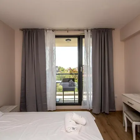 Апартамент Saint Constantine And Helena Holiday Apartments Варна